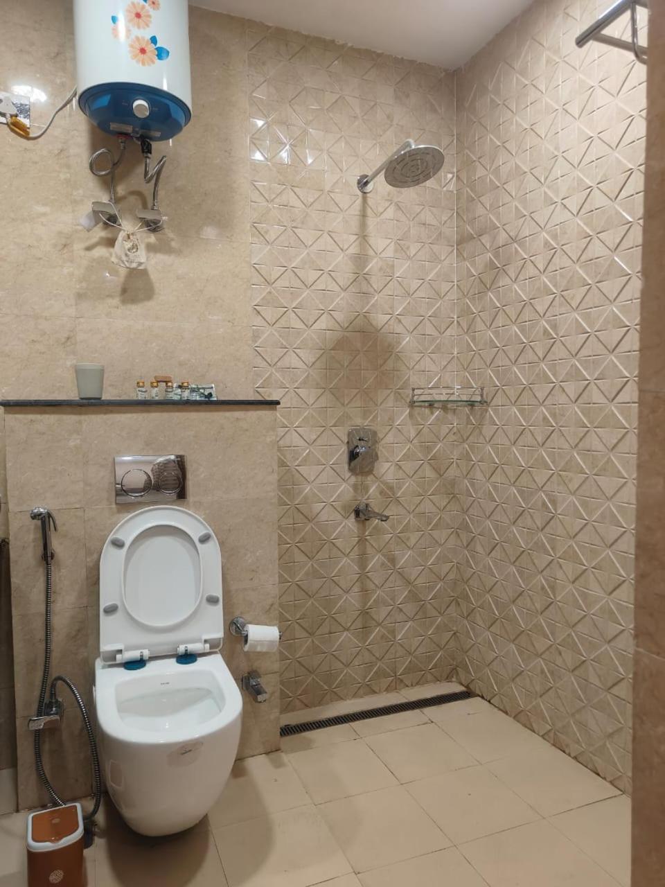 Villa In Vrindavan, Hare Krishna M Buitenkant foto